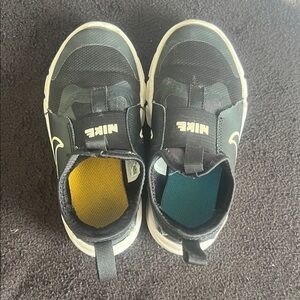 Nike Kids Black and Teal Slip-On Sneakers